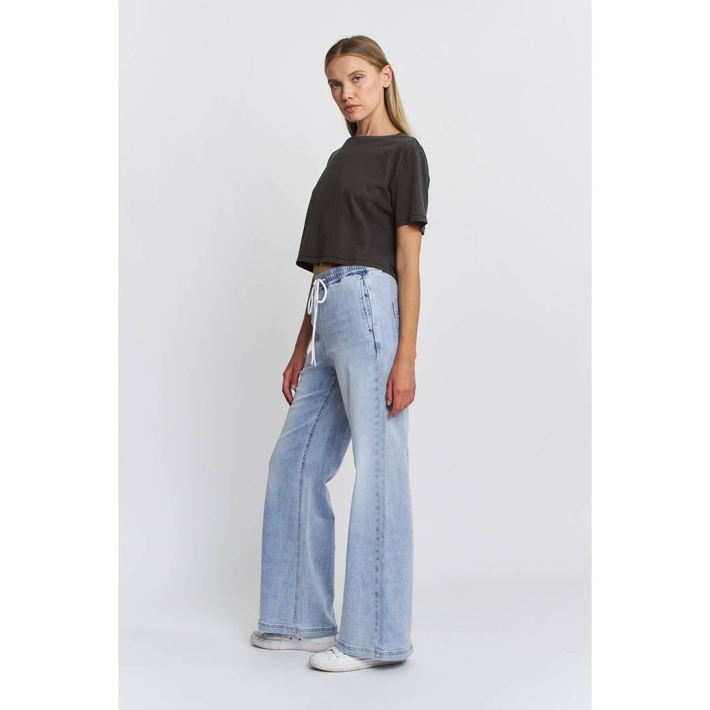 HIGH RISE WIDE LEG JOGGER